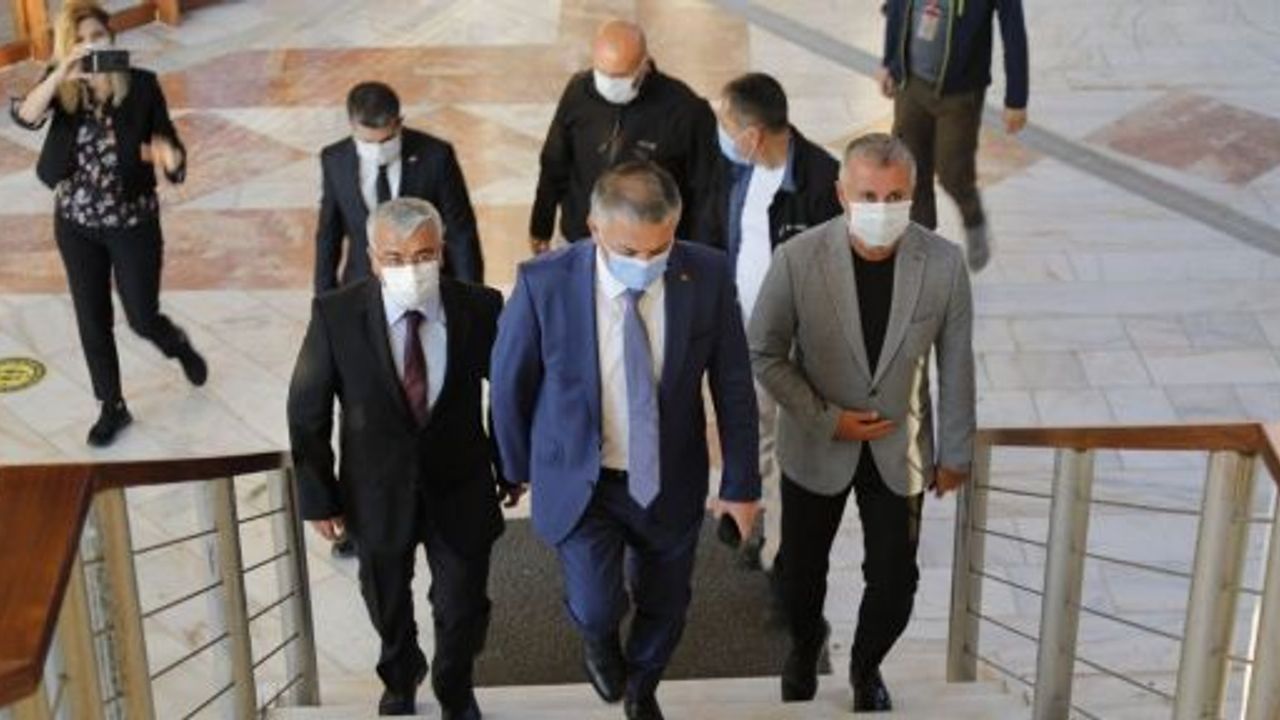 Antalya Valisi Ersin Yazıcı Manavgat Belediye Başkanını makamında ziyaret etti.