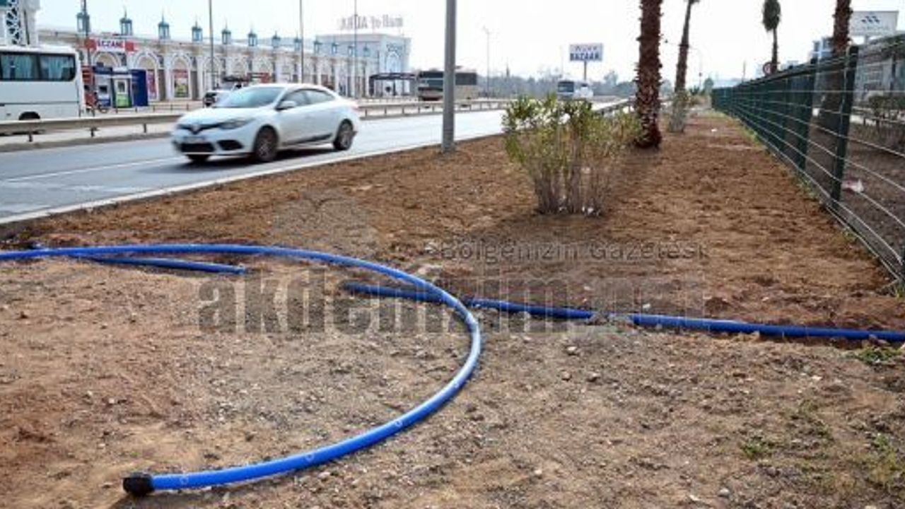 Manavgat belediyesi’nden çevre yoluna modern sulama sistemi