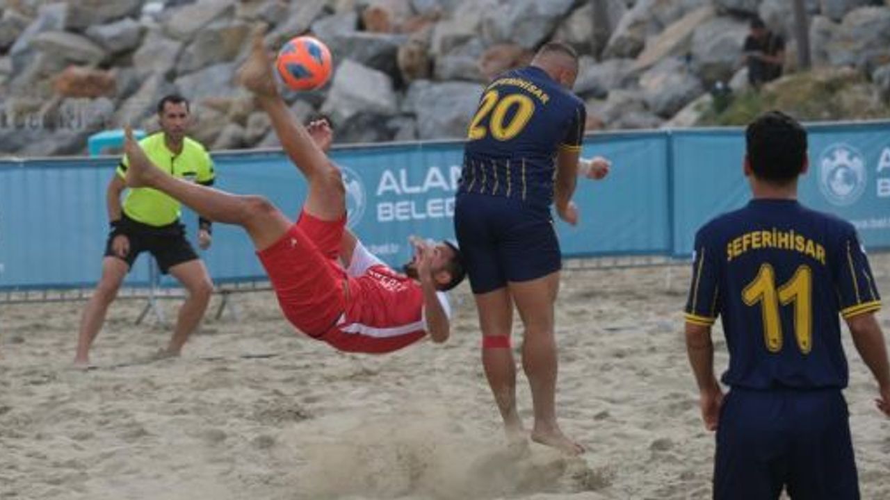 Tff Plaj Futbolu Ligi Süper Finalleri’nde yarı finale çıkan takımlar belli oldu.