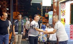 BAŞKAN YÜCEL’DEN BAYRAM MESAİSİ ESNAFLARI ZİYARET ETTİ, BAYRAMLARINI KUTLADI