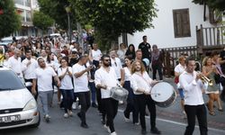 ALANYA’DA 3. TİYATRO FESTİVALİ’NİN AÇILIŞ KORTEJİ GERÇEKLEŞTİ