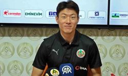 Alanyaspor,Ui-Jo Hwang için imza töreni düzenlendi