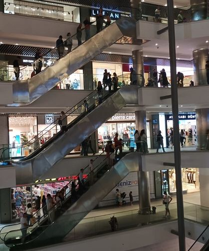 Akdeniz Park Alışveriş Merkezi Mahmutlarda açıldı.