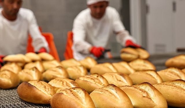 İzmir'deki fırıncılar, ekmek fiyatlarına zam yaptılar