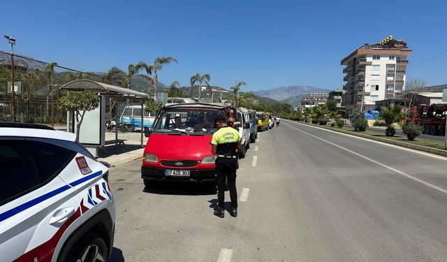 Alanya'da Safari Araçlarına Yönelik Trafik Uygulaması Gerçekleştirildi