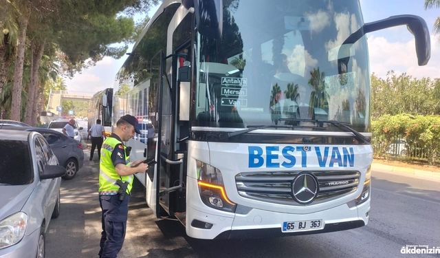 ALANYA İLÇE JANDARMA KOMUTANLIĞI TARAFINDAN GENEL TRAFİK UYGULAMASI YAPILDI