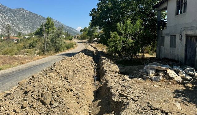 MANAVGAT ÇALTEPE’DE ESKİYEN İÇME SUYU ŞEBEKESİ YENİLENİYOR