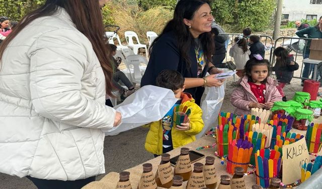 ‘GİRİŞİMCİ’ ÇOCUKLAR EL İŞLERİNİ SATIŞA SUNDU