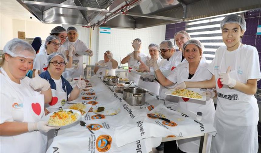 Alanya Belediyesi Engelli Koordinasyon Merkezi üyesi özel bireyler mutfağa girdi