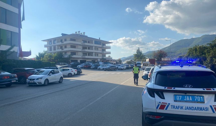 ALANYA İLÇE JANDARMA KOMUTANLIĞI TARAFINDAN GENEL TRAFİK UYGULAMASI YAPILDI