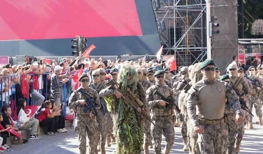 ANTALYA'DA CUMHURİYET'İN 101. YILI BÜYÜK BİR COŞKUYLA KUTLANDI.